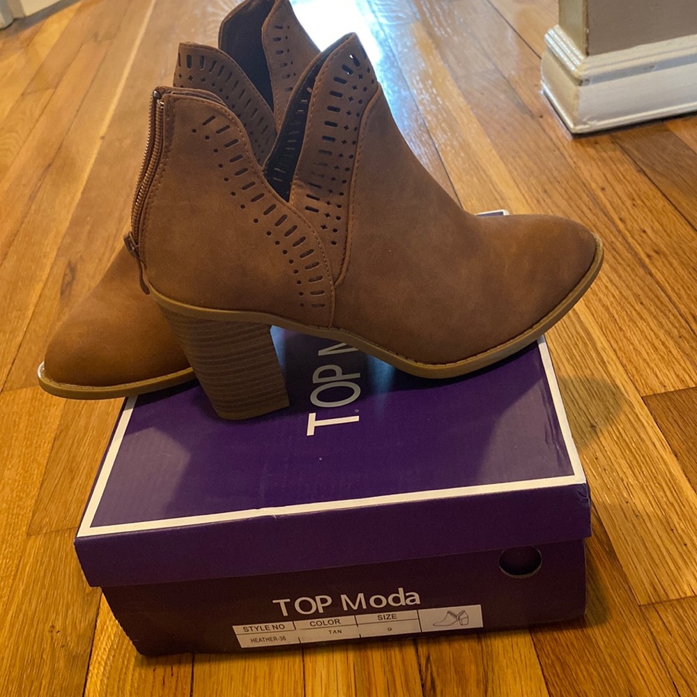 Top Moda tan bootie, 9. Excellent condition.
